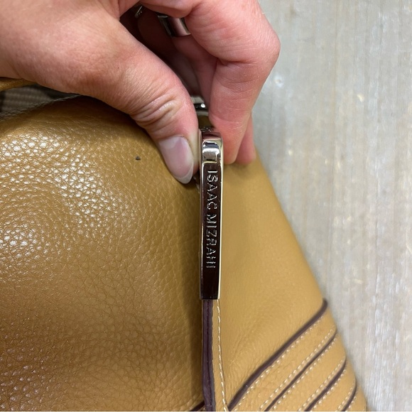 Isaac Mizrahi Leather Shoulder Bag Tan Caramel Brown Fall Purse Y2K Minimalist - Picture 4 of 16